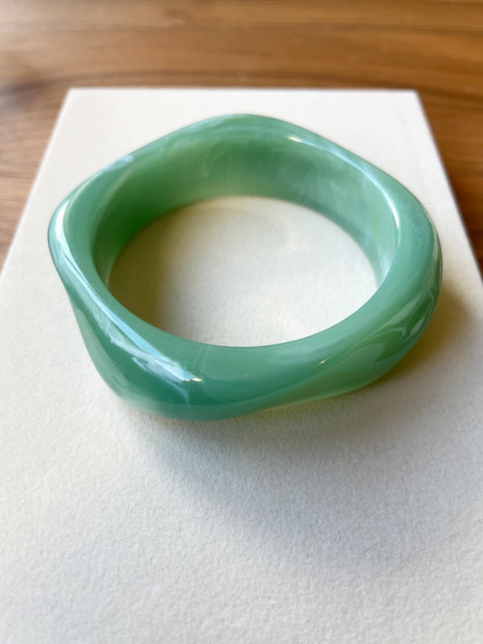 Jonc géométrique fermé en résine colorée